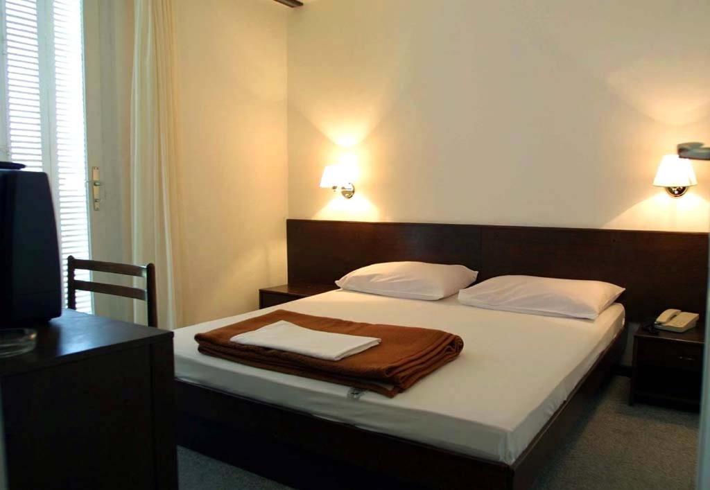 Hotel Adriatic Omisalj Bagian luar foto