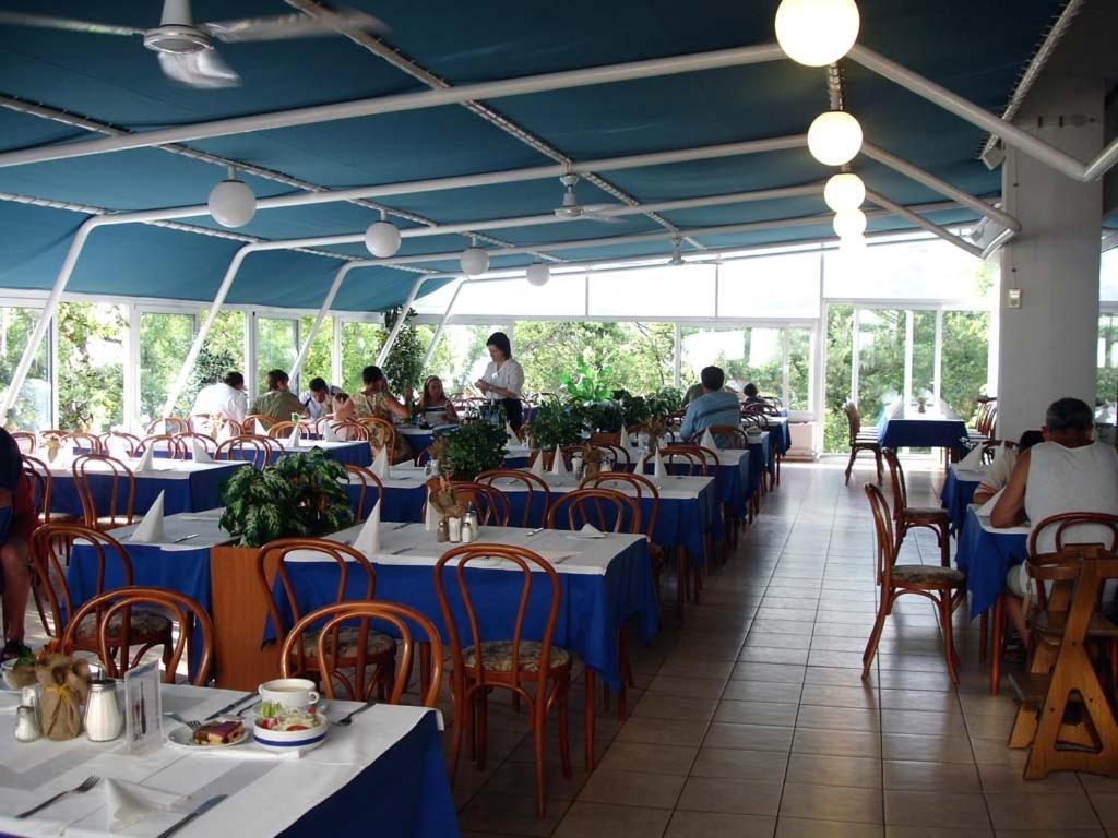 Hotel Adriatic Omisalj Bagian luar foto