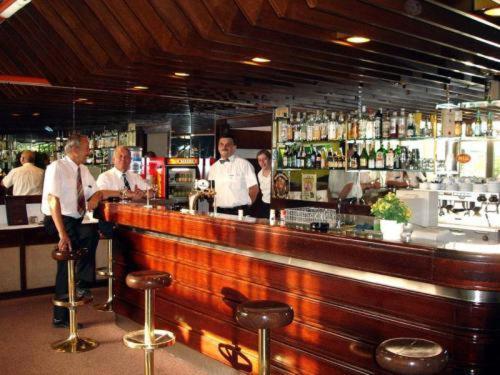 Hotel Adriatic Omisalj Bagian luar foto