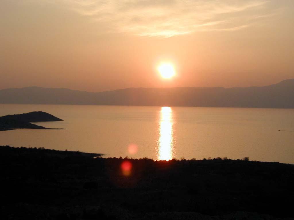 Hotel Adriatic Omisalj Bagian luar foto