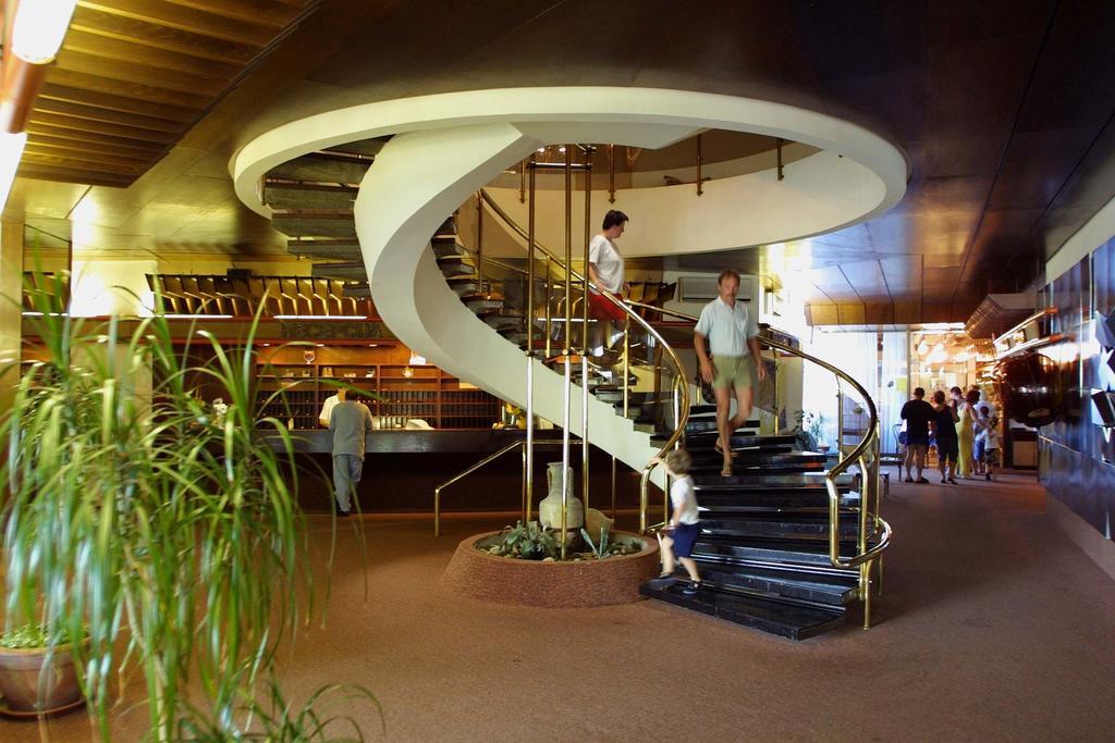 Hotel Adriatic Omisalj Bagian luar foto