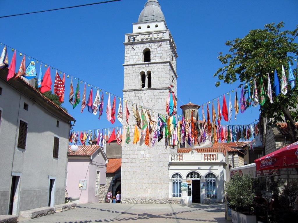 Hotel Adriatic Omisalj Bagian luar foto